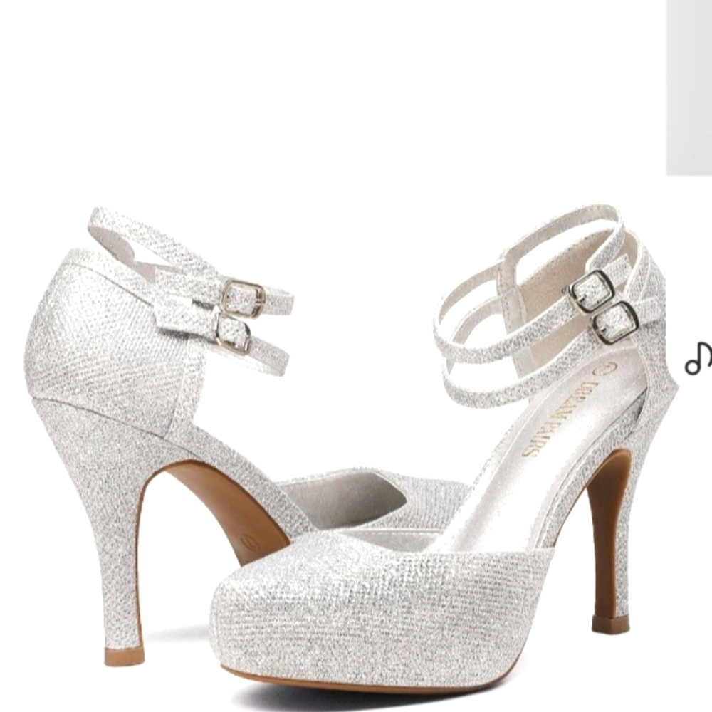 NWOT Dream Pair ankle strap platforms